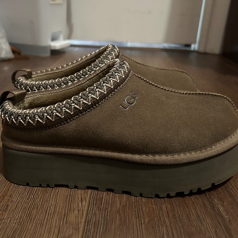 UGG Tazz slippers